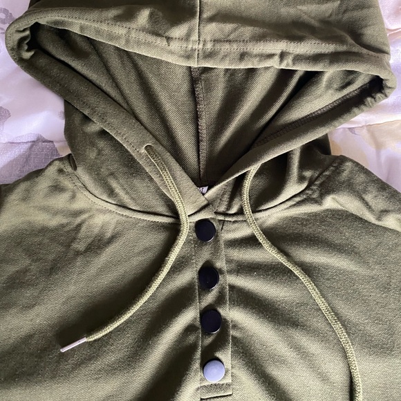 Basic Green Hoodie - Picture 3 of 3